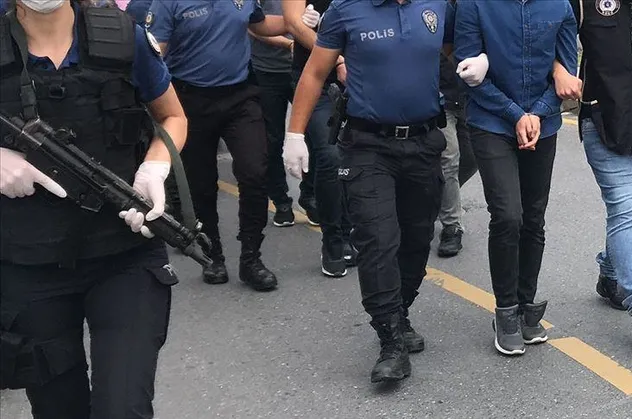 FETÖ'ye 3 ilde operasyon: 16 gözaltı