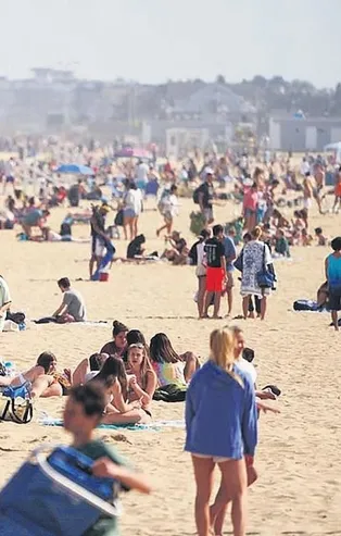 New York'ta şaşırtan görüntü: Kovid-19 ölümlerini çabuk unuttular