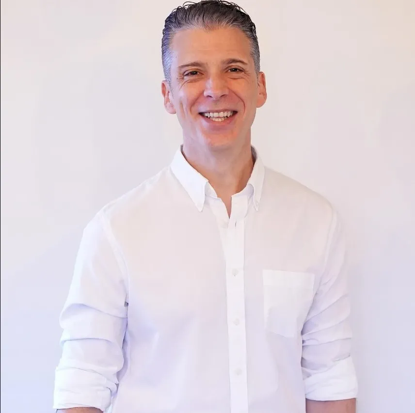 Ceyda Düvenci'nin sevgilisi Güçlü Mete'nin arabası şoke etti! Lüks otomobilinin farlarına öyle bir şey takmış ki... - 7