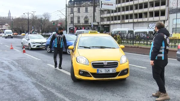 taksimetrede-250-tl-yazmasi-polisleri-suphelendirdi-direksiyon-altinda-ucrete-mudahale-eden-dugme-bulundu-kirl-1644838982380.jpg Taksimetrede 250 TL yazması polisleri şüphelendirdi! Direksiyon altında ücrete müdahale eden düğme bulundu! O düğme bakın ne çıktı?-5