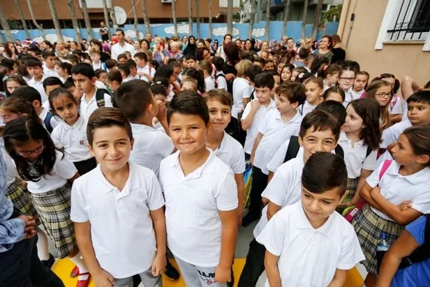 1-mayis-okullar-universiteler-tatil-mi-2024-1-mayista-ogretmenlere-ek-ders-odenecek-mi-2-3-mayis-tatil-edilece-1713989840907.jpg 1 Mayıs'ta öğretmenlere ek ders ödenecek mi? 2-3 Mayıs tatil edilecek mi?-6