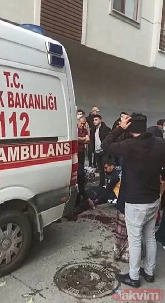 Bağcılar’da halı silkeleme kavgasında kan döküldü! 3 kişi bıçakla yaralandı