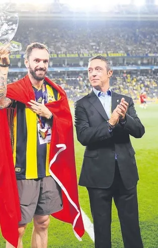 Ramil Guliyev’e Koç’tan plaket