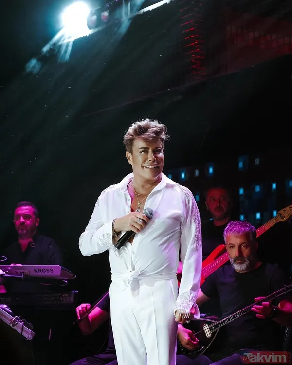 5 katlı malikane! Fatih Ürek’in Bodrum'daki lüks evine bakın! Tam bir saray yavrusu! Sadece boya için 500 bin TL istemişler... - 5