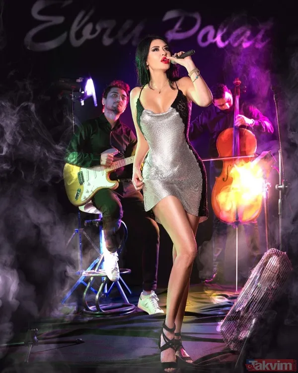 Ebru Polat kırmızılar içinde paylaştı! Dekoltede sınır tanımayan Ebru sosyal medyayı ikiye böldü! Hem tarzı hem duruşu çok konuşuldu - 5