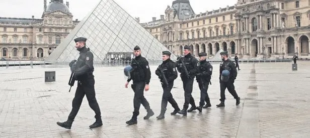Paris’te müzeye terör saldırısı