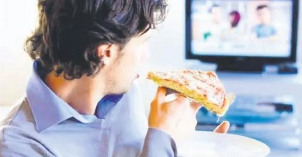 Televizyon açıkken yemek yemeyin