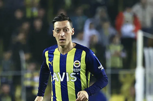 Galatasaray - Fenerbahçe derbisi öncesi Mesut Özil'den taraftara çağrı