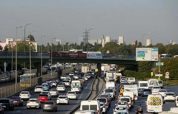 istanbulda-trafik-cilesi-yogunluk-yuzde-kac-yol-durumu-1631895598662.jpeg