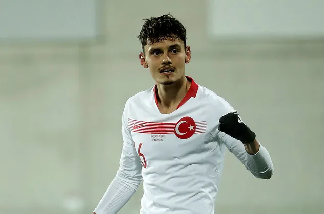 Son dakika Galatasaray haberleri | Cimbom transfer bombasını patlatıyor! Milli yıldız Galatasaray yolunda