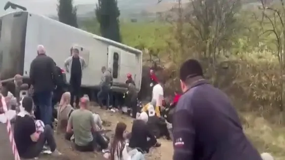 Denizli’de tur otobüsü devrildi: 1 ölü 32 yaralı!