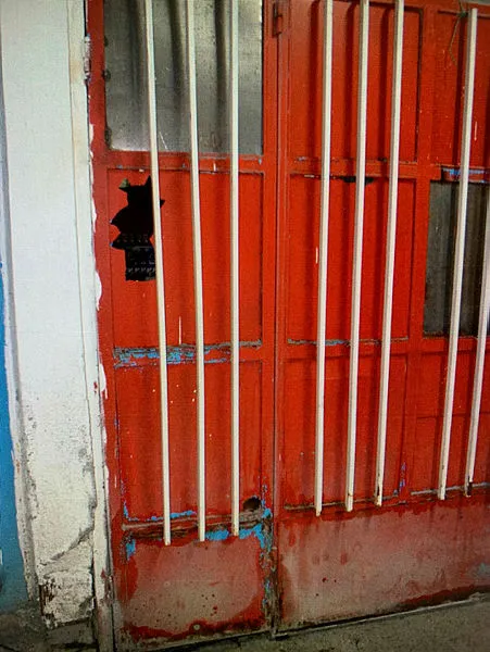 Amasya'da şiddet gören kadın eşinin iş dükkanına molotof attı-1