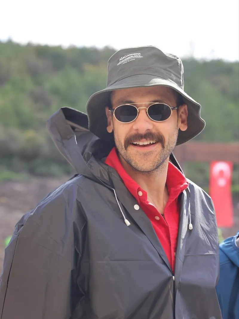 1774176187359.jpg Ümit Erdim ve kızı Ela’dan bayram neşesi: Dans şovları gündem oldu-7