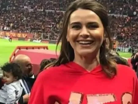 denizbanktan-eski-calisanlari-secil-erzanin-karistigi-dolandiricilik-olayi-hakkinda-calisma-1701214031485.jpeg Denizbank'tan eski çalışanları Seçil Erzan'ın karıştığı dolandırıcılık olayı hakkında çalışma: 7 Nisan 2023’e kadar hiçbir şikayet yapılmadı-2