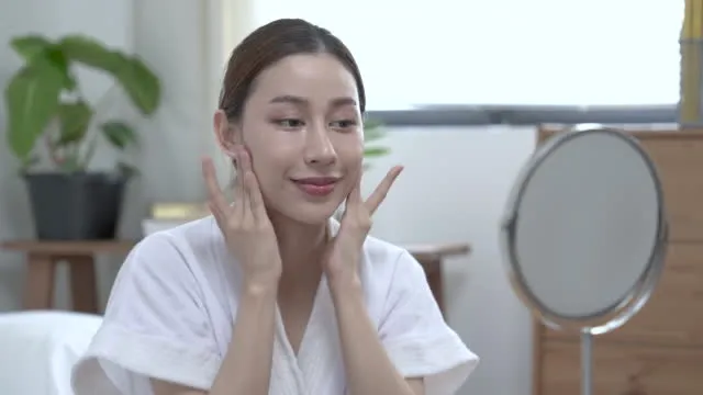 4-2-4-sistemiyle-45-yasinda-bile-25-gosteriyorlar-koreli-kadinlarin-genclik-sirri-cozuldu-1701457506881.jpg 4-2-4 sistemiyle 45 yaşında bile 25 gösteriyorlar: İşte Koreli kadınların gençlik sırrı-3