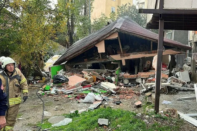 Pendik'te korkutan patlama: Yerle bir oldu!