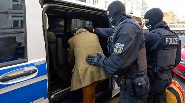 Almanya'da ‘Soko Schatten’ kod adıyla eş zamanlı darbe operasyonu! Federal Meclis'i basacaklardı: Çok sayıda gözaltı var-14