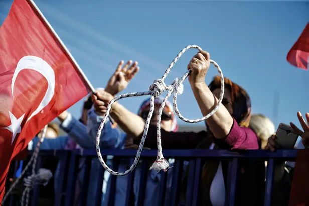 Halk, FETÖ'cü hainler için darağacı kurdu-3