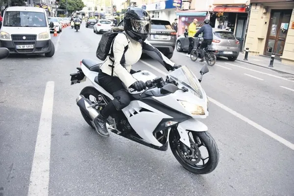 Sabri Sarıoğlu'nun pilot eşi Yağmur Sarıoğlu adrenaline doyamadı!-2