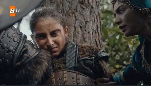 kurulus-osmanda-nefes-kesen-sahne-osman-bey-ve-bala-hatun-ogullari-alaeddini-kurtardi-1666208615305.jpg Kuruluş Osman’da nefes kesen sahne: Osman Bey ve Bala Hatun oğulları Alaeddin’i kurtardı!-4