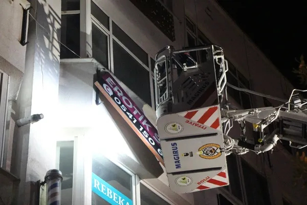 boluda-iki-ogrencinin-actigi-ruhsatsiz-erotik-shop-tabelasi-indirilerek-isyeri-muhurlendi-1632551423346.jpg Bolu’da, iki öğrencinin açtığı ruhsatsız 'Erotik Shop’, tabelası indirilerek işyeri mühürlendi-4