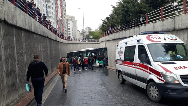Kayseri'de özel halk otobüsü alt geçitte kaza yaptı: 8 yaralı-2