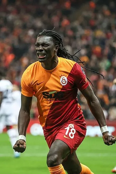 galatasarayin-son-dakika-kurtaricisi-gomis-gundemi-sarsti-1661041123682.jpeg