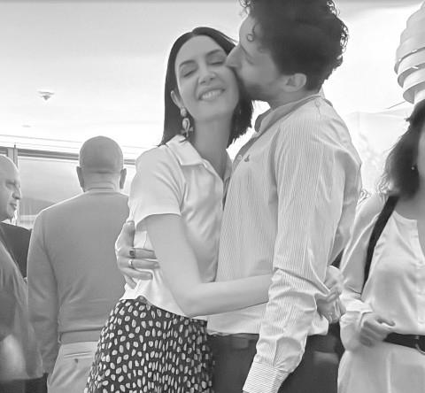 ahu-yagtu-12-yas-kucuk-sevgilisi-bora-cengiz-ile-sarmas-dolas-paylasti-1777038363894.jpg 12 yaş farkı unutturan aşk! Ahu Yağtu ile Bora Cengiz sarmaş dolaş...-3