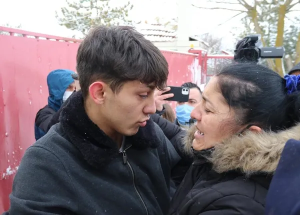 ikinci-kadir-seker-vakasi-bicakladigi-esi-ve-kizi-sikayetci-olmadi-1658151060189.jpg İkinci Kadir Şeker vakası: Bıçakladığı eşi ve kızı şikayetçi olmadı-3