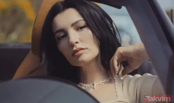 Aleyna Tilki'nin annesi Havva Öztel gecenin bir yarısı sahilde kurtlarını döktü! Roman havasında kıvraklığıyla kızını solladı geçti - 5