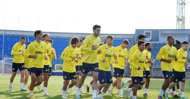 Fenerbahçe dar alanda pas çalıştı