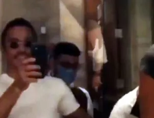 Yine Nusret Gökçe yine olay! Nusret'e twerk dansı yapan kadın sevgilisine yakalandı