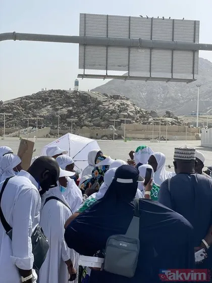 Hacı adaylarının kutsal yolculuğu başladı! Vakfe öncesi Arafat’a ziyaret