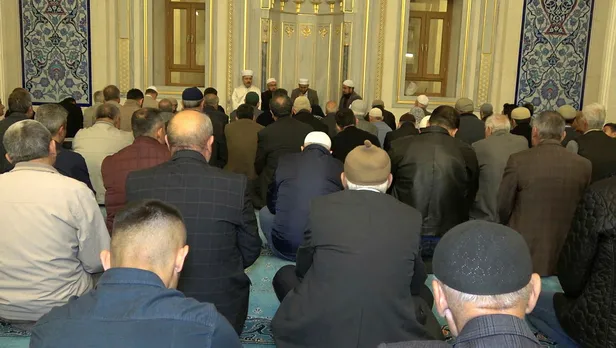 2022-temmuz-kayseri-konya-mersin-kurban-bayrami-namaz-saati-konya-kayseri-mersin-bayram-namazi-saat-kacta-ne-z-1657289899849.jpg Konya, Kayseri, Mersin bayram namazı saat kaçta, ne zaman kılınacak? 2022 Temmuz Kayseri, Konya, Mersin Kurban Bayramı namaz saati!-5