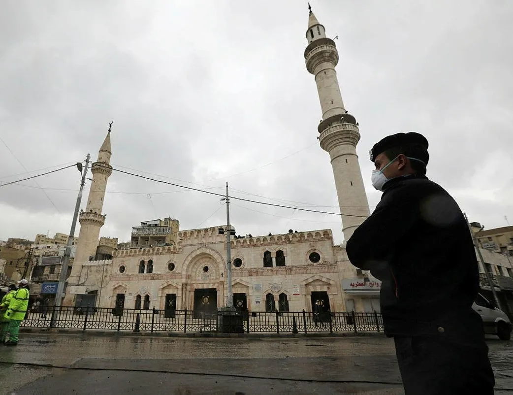 Bir ülkede daha sokağa çıkma yasağı