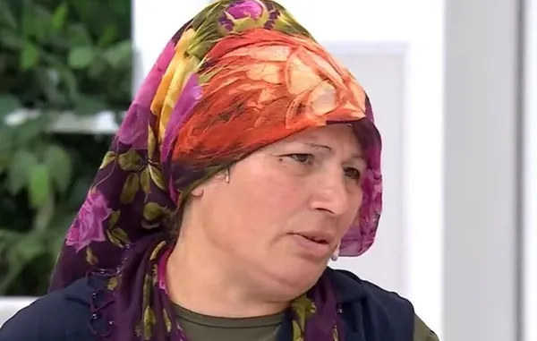 esra-erolda-soke-eden-olay-ilk-esini-oldurdu-sucu-ogluna-atti-iddiasi-kan-dondurdu-ikinci-esi-ne-yapacagini-sasirdi-1623773932850.jpg Esra Erol’da şoke eden olay! ‘İlk eşini öldürdü suçu oğluna attı’ iddiası kan dondurdu ikinci eşi ne yapacağını şaşırdı-3