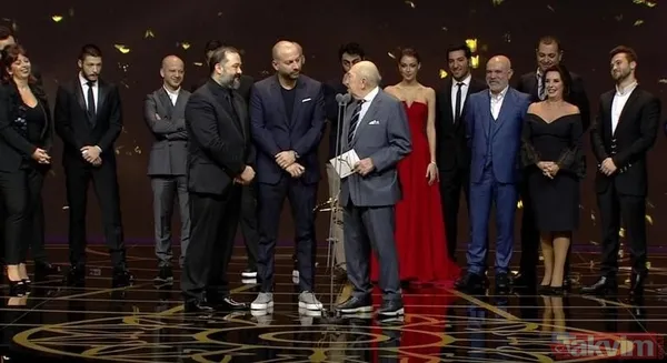 İrem Helvacıoğlu ile Ulaş Tuna Astepe en iyi dizi çifti oldu! 45. Altın Kelebek Ödülleri kime verildi? 2018 - 16