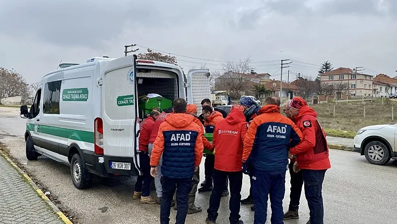 Kayıp öğretmenin cesedi dalgıç polislerce Porsuk Çayı'nda bulundu. (AA)