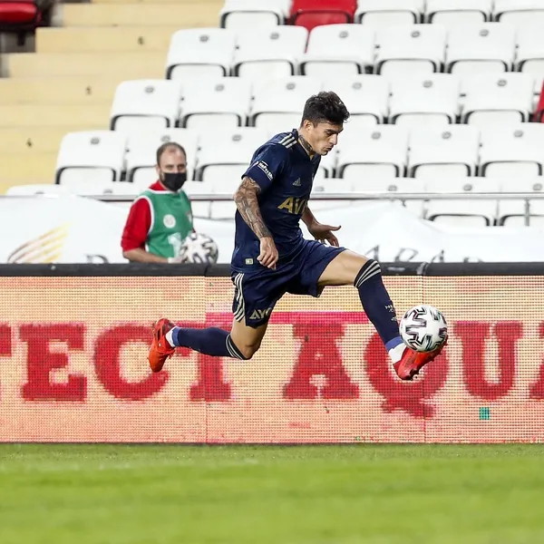 Fenerbahçe futbolu ile rakiplerini ikiye katlıyor!-2