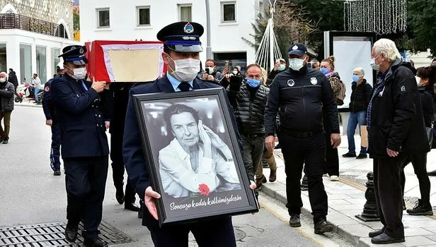 SON DAKİKA: Fatma Girik Bodrum'da sonsuzluğa uğurlandı! Vasiyeti yerine getirildi, Memduh Ün'ün yanına defnedildi