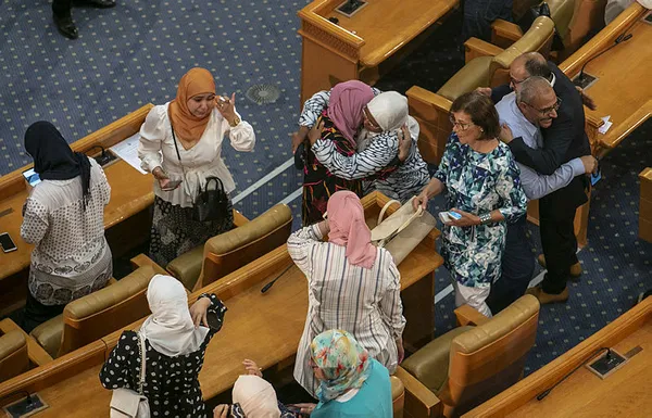 tunus-meclis-baskani-rasid-el-gannusi-yeniden-guvenoyu-aldi-devrim-ve-mesruiyet-kazanacak-1596122225190.jpg Tunus Meclis Başkanı Raşid el-Gannuşi yeniden güvenoyu aldı: Devrim ve meşruiyet kazanacak-4