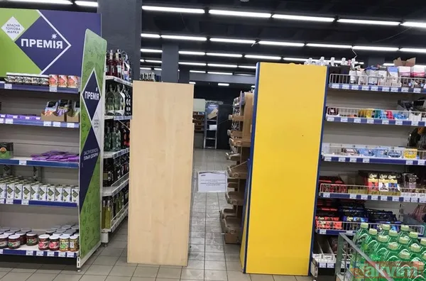 Rusya Ukrayna savaşı kıtlık yarattı! Ukrayna'da mağazalar kapalı raflar boş benzin yok - 22