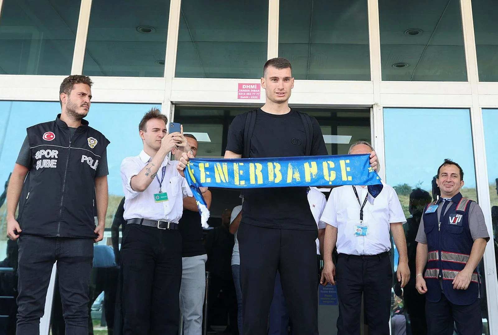 Fenerbahçe Livakovic’i İstanbul’a getirdi