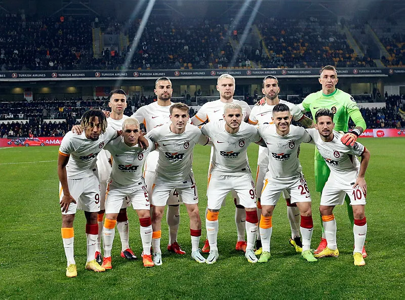 Galatasaray'da 8 ayrılık birden! - 1