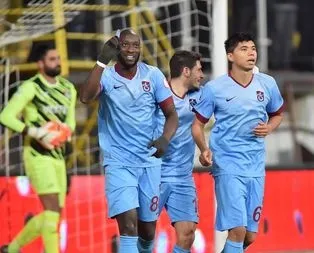 Trabzonspor işi ilk yarıda bitirdi