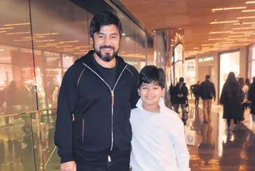İbrahim Toraman oğlu Ali ile yeni yılın ilk alışverişine çıktı