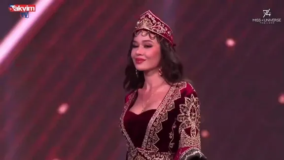 Osmanlı ihtişamını sahneye taşıdı: Miss Universe temsilcimiz Ceren Arslan podyumda!
