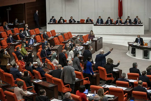 icisleri-bakani-suleyman-soyludan-pkkya-destek-veren-hdplilere-sert-sozler-1607806600960.jpg İçişleri Bakanı Süleyman Soylu'dan PKK'ya destek veren HDP'lilere sert sözler-4