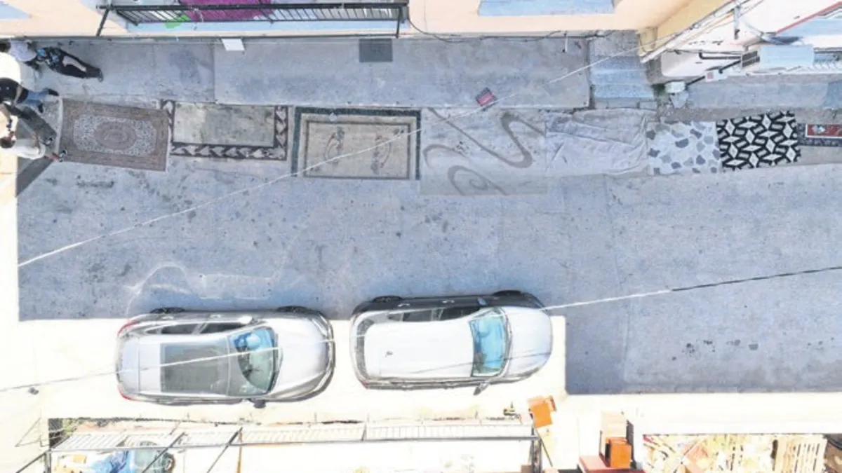 CHP’li belediye yapmadı: Vatandaş halı serdi