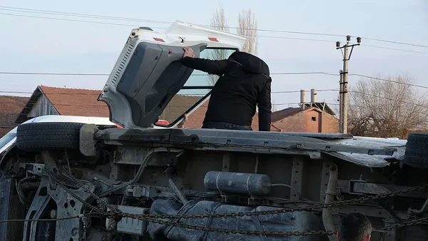 Son dakika: Hasta taşıyan ambulans devrildi: 5 yaralı-1